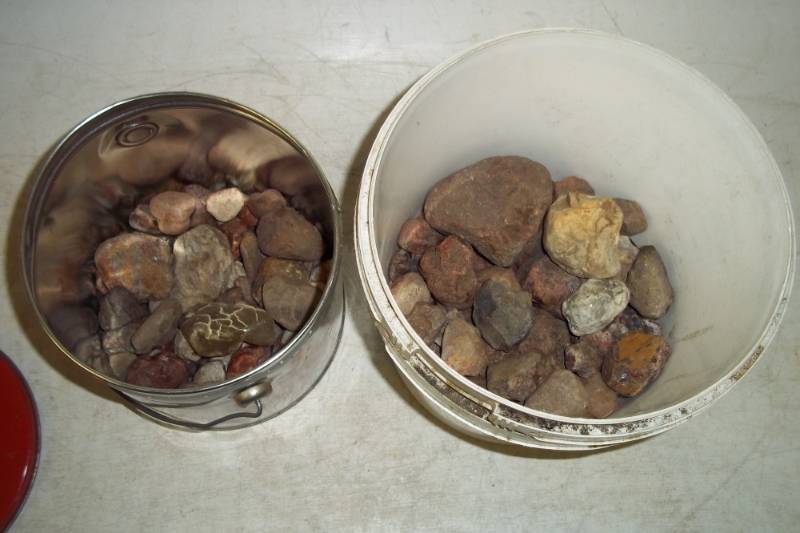 lot 206 image: Lot of dcor rocks