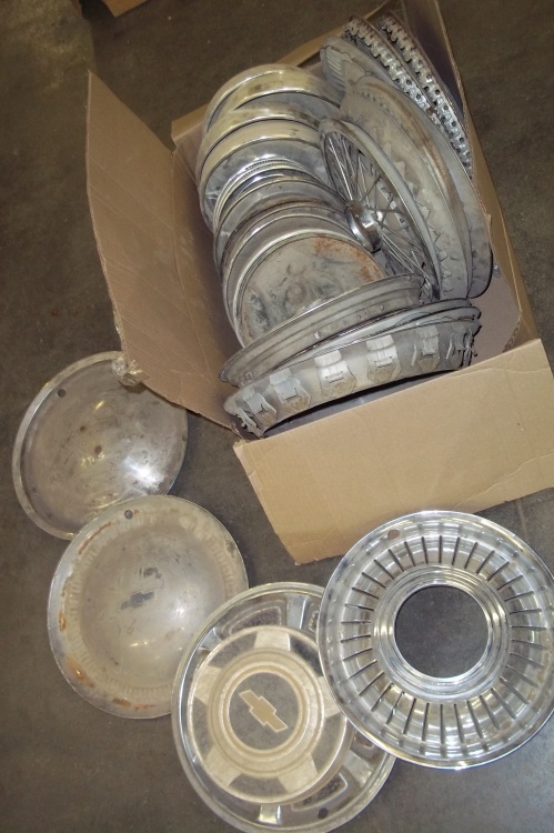 lot 210 image: Lot of Hub Caps