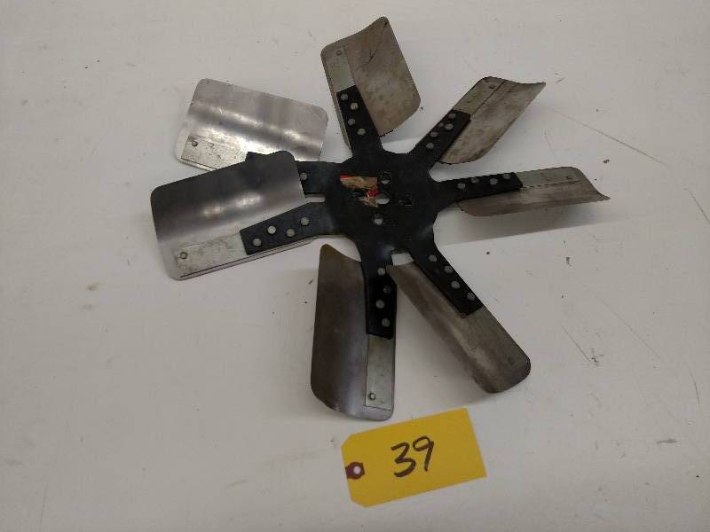 lot 39 image: 18 Universal Flex Fan...