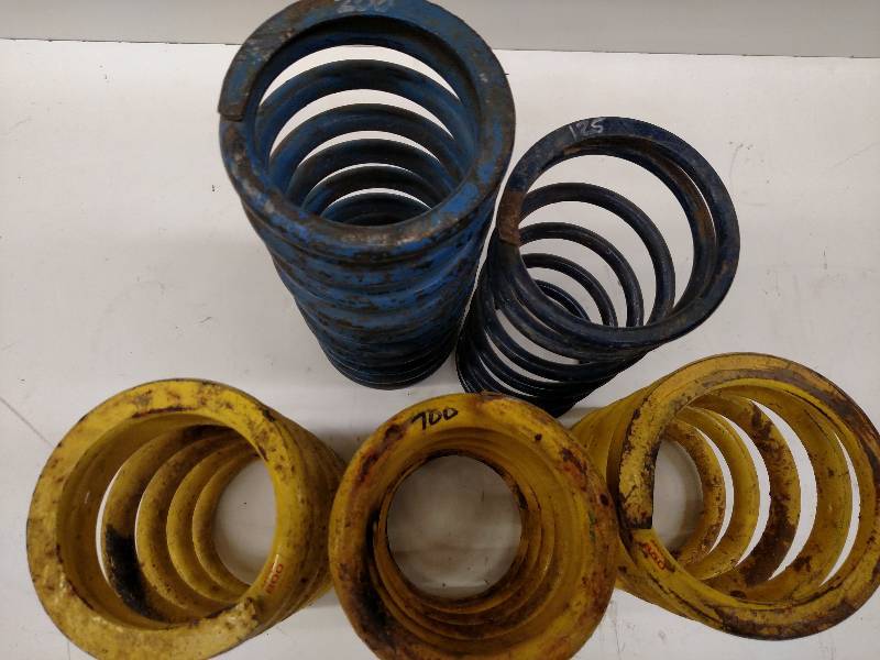 lot 121 image: (5) Asstd Coil Springs...