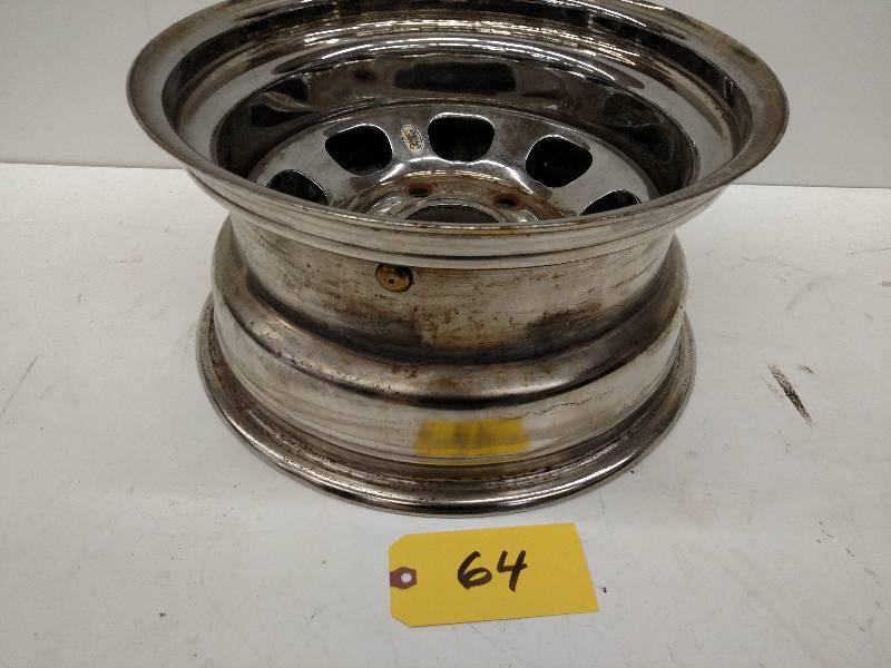 lot 64 image: Wissota Bart Chrome Wheel, 15x8, 5x...