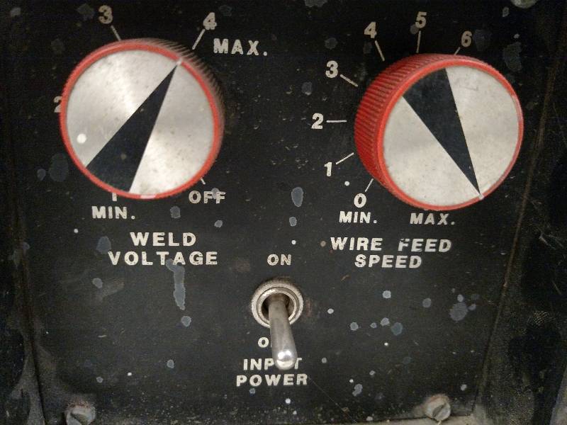 lot 6 image: Hobart Handler 90 Amp Internal Wire...