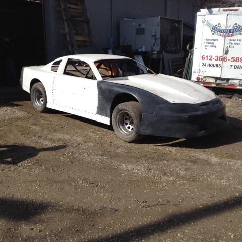 lot 3 image: 2003 Five Star Monte Carlo Body, Ne...