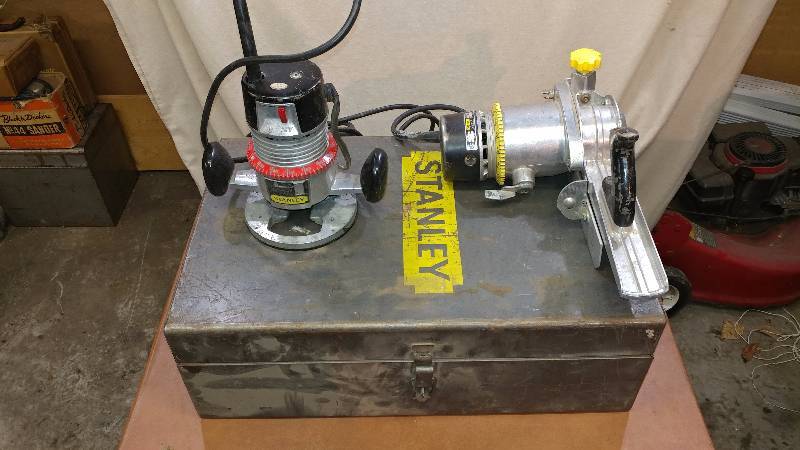 lot 7 image: Stanley Builders Kit