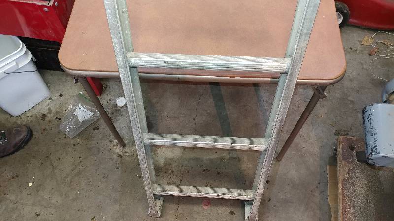 lot 155 image: 8ft Aluminum Ladder