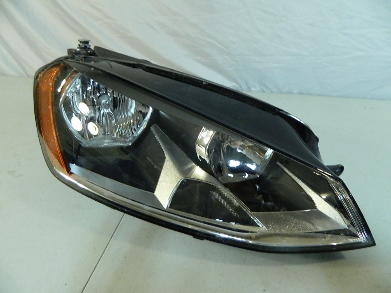 2015 Volkswagon Golf Headlight