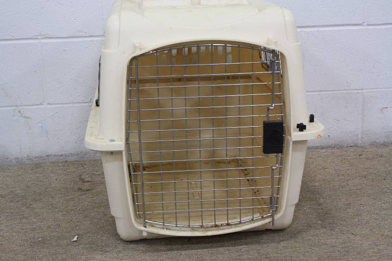 lot 218 image: Pet Mate Kennel