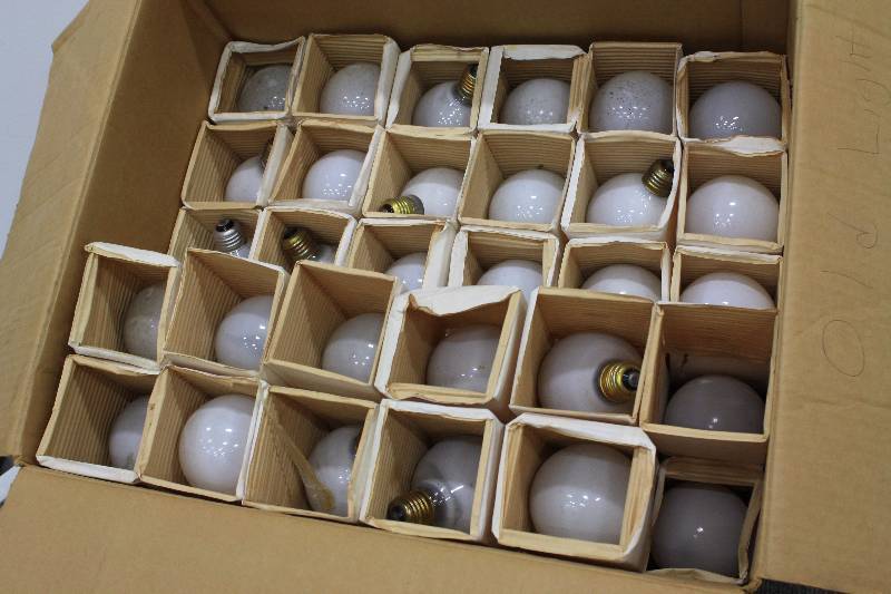 lot 83 image: Lot of 40Watt Light Bulbs