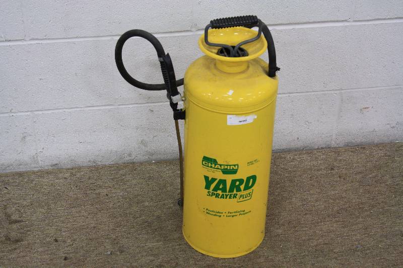 lot 39 image: 3 Gallon Metal Yard Sprayer