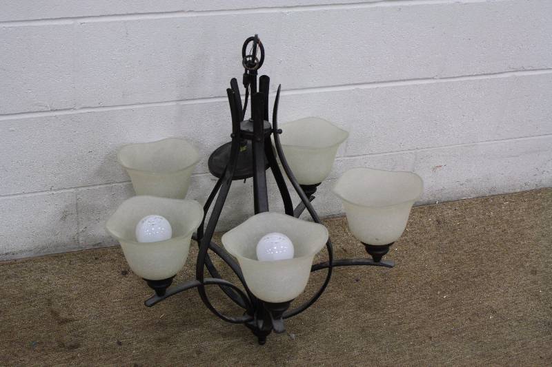 lot 23 image: Beautiful Hanging Light