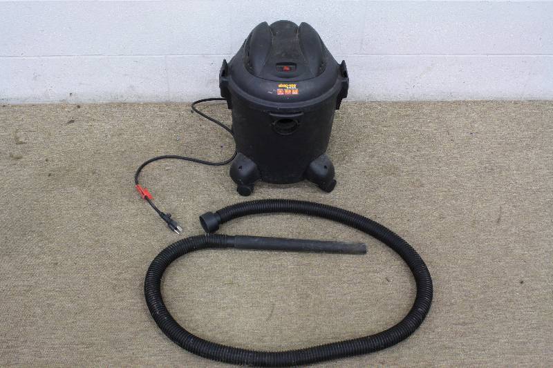 lot 60 image: 5 Gallon Shop Vac