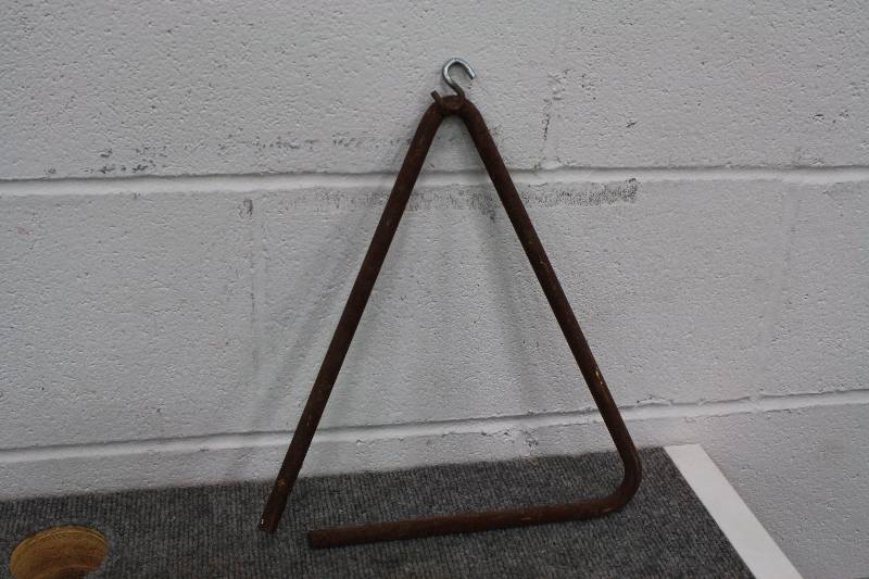 lot 61 image: Vintage Triangle Iron Dinner Bell