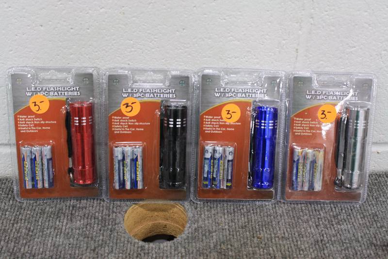 lot 77 image: 4 New LED Flashlights with Batteries