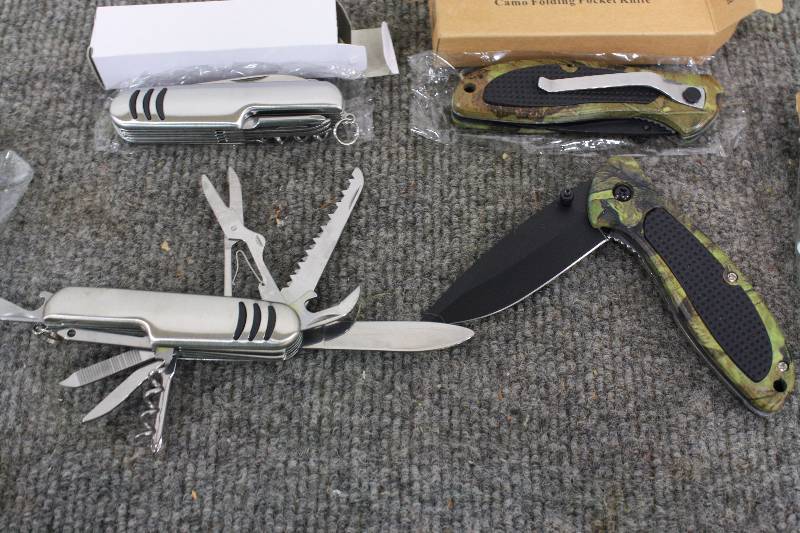 lot 81 image: 4 Brand New Knives
