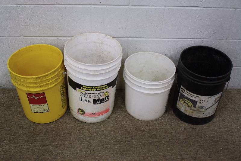 lot 97 image: 4 Buckets