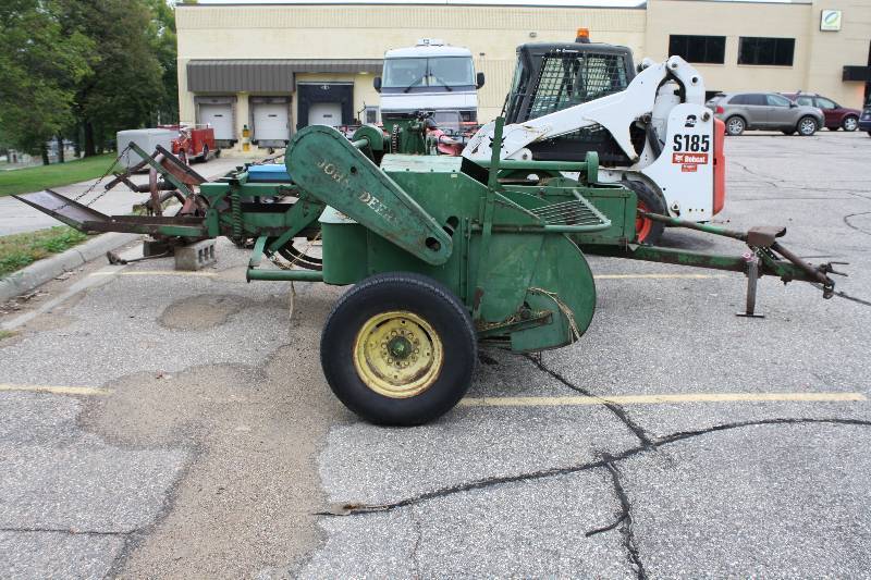 lot 3 image: John Deere T-14 Bailer