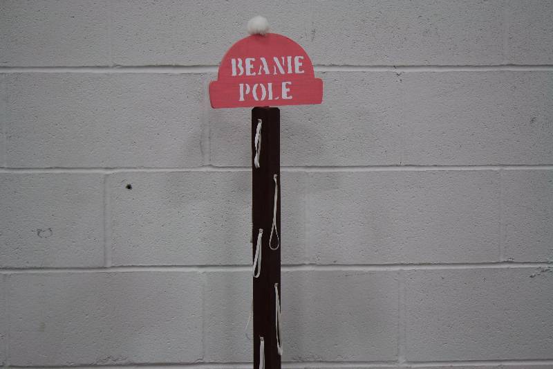 lot 146 image: Vintage Beanie Baby Pole