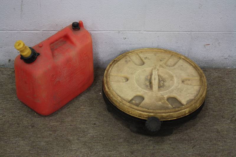 lot 163 image: Oil Pan & Gas Can