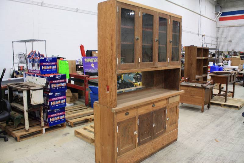 lot 20C image: Large Wood Display