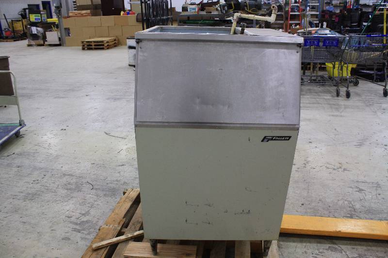 lot 57C image: Commercial Ice Maker Machine