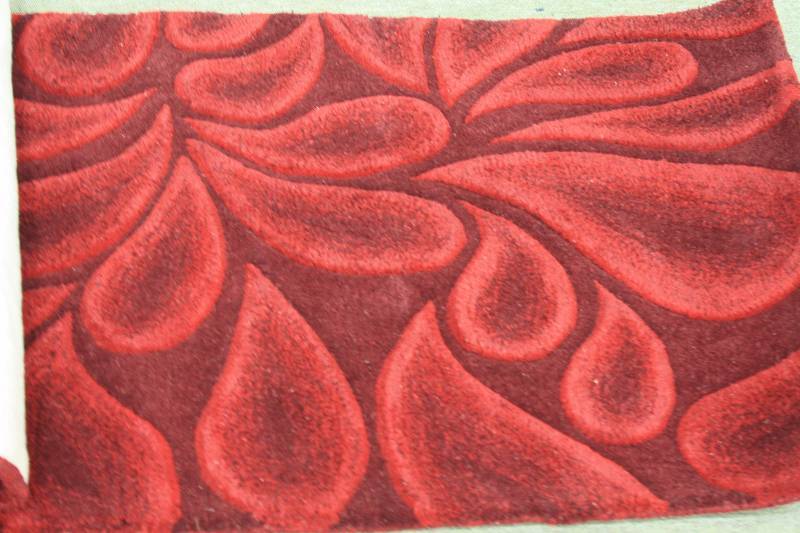 lot 77C image: Home Decor Shadow Rug Red