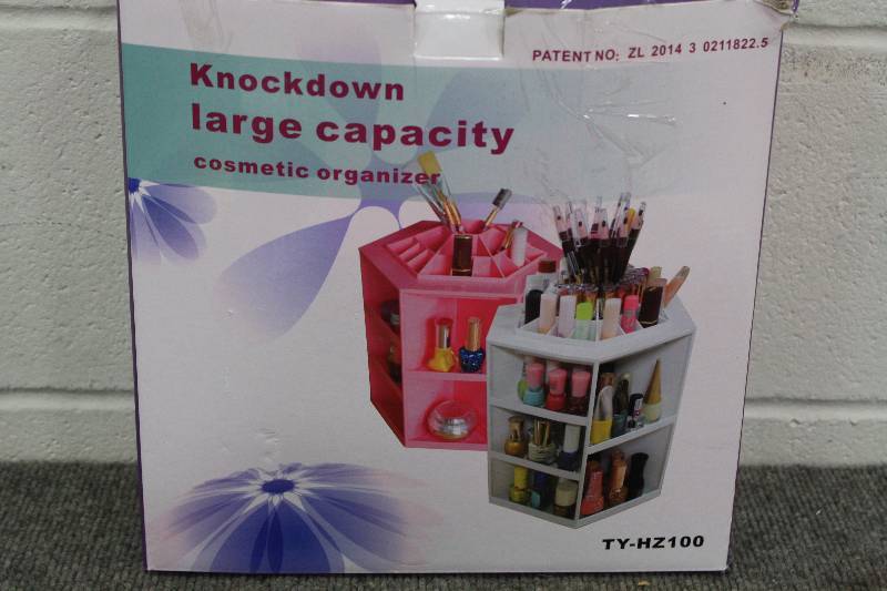 lot 210 image: Cosmetic Organizer