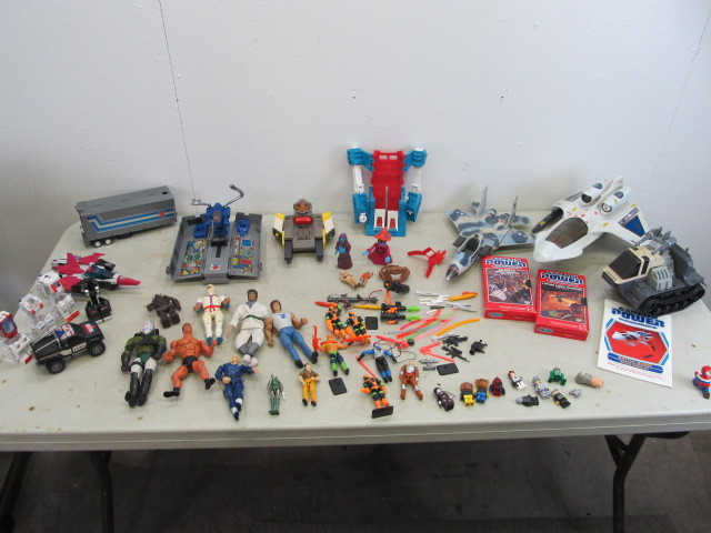 lot 2 image: Large Lot of Vintage Action Figures & Accessories