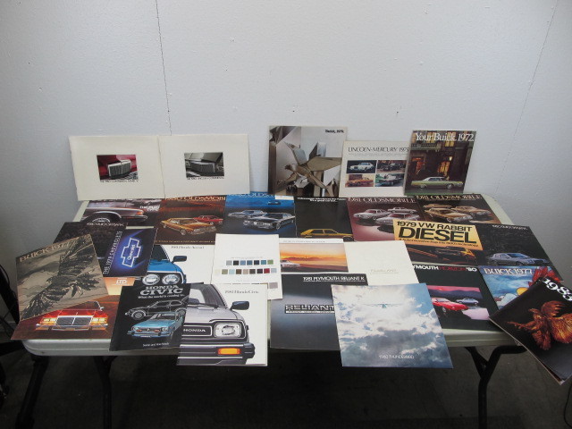 lot 18 image: Large Lot of Vintage Car Brochures