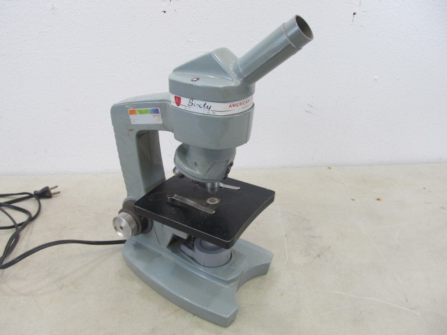 lot 19 image: Vintage American Optical Microscope