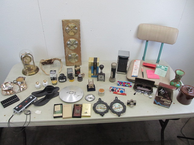 lot 24 image: Large Lot of Misc Vintage Collectibles etc.