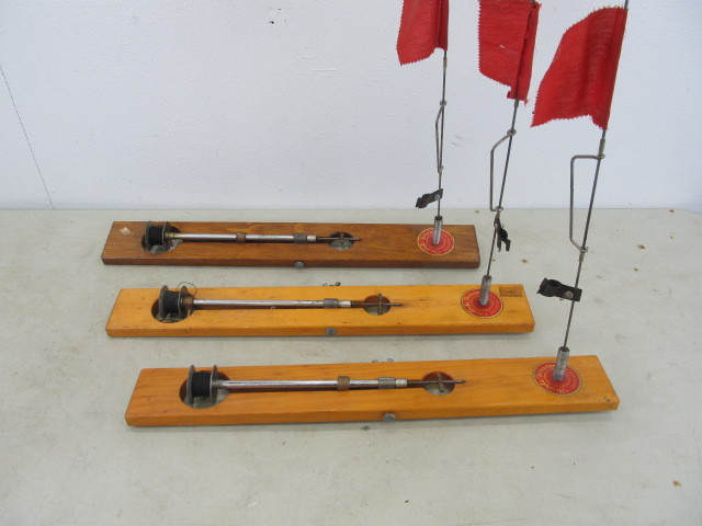 lot 32 image: 3 Vintage ARCTIC FISHERMAN Tip-Ups