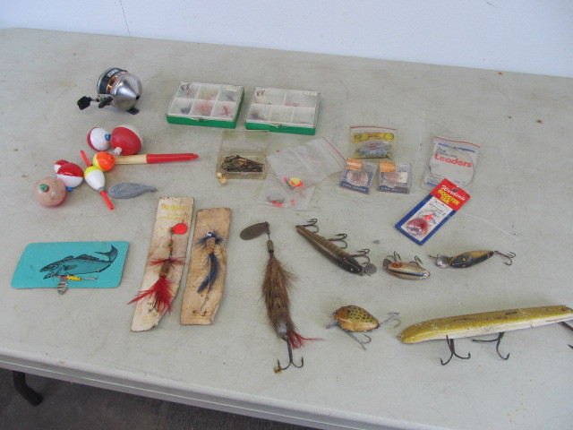 lot 42 image: Lot of Vintage Fishing Tackle etc.