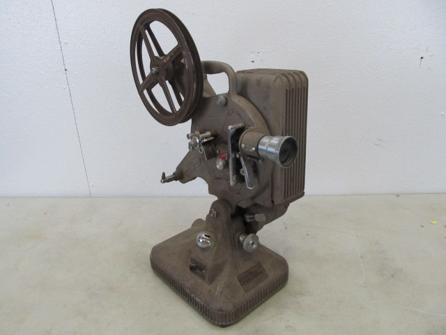 lot 67 image: Vintage Keystone Projector