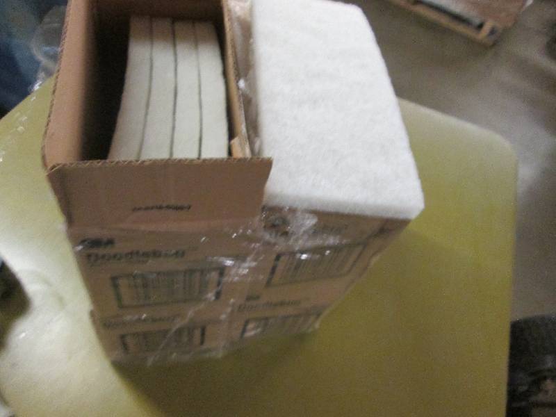 lot 13 image: 4 Boxes of 5bx 3M Doodlebug White ...