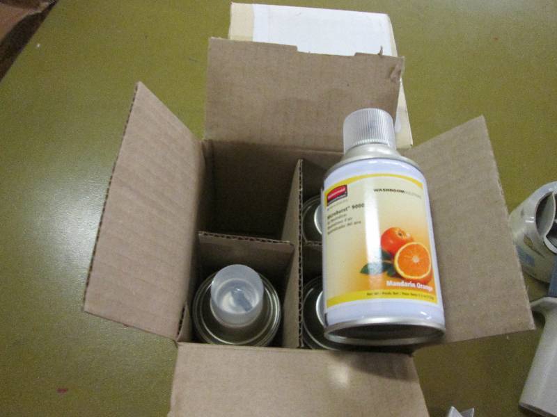 lot 52 image: Lot of 8 Rubbermaid Microburst 9000...