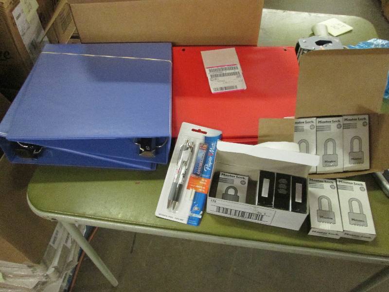 lot 65 image: 6 1 inch Red 3ring binders, 2 3inc...