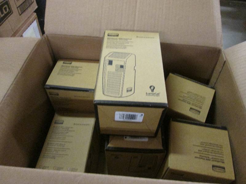 lot 68 image: Lot of 7 Rubbermaid Microburst 3000...