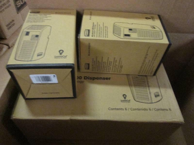 lot 74 image: Lot of 8 Rubbermaid Microburst 3000...