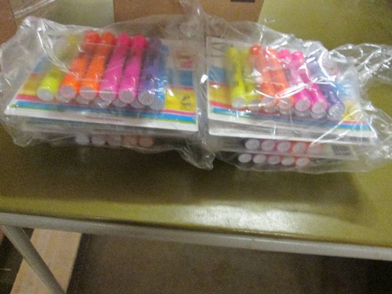 lot 109 image: Lot of 6 pkg of 12 ct Sharpie Highl...
