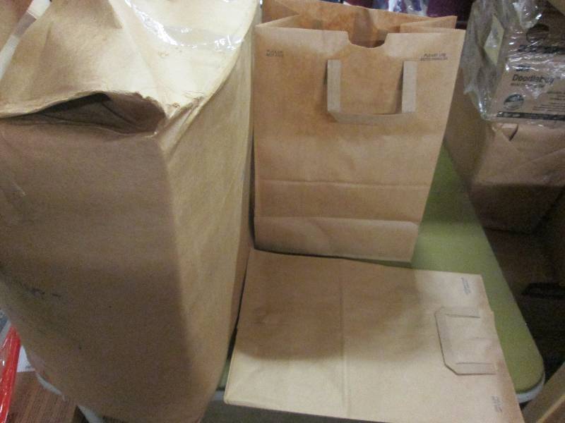 lot 119 image: Bundle of 300 Brown Grocery Bags wi...
