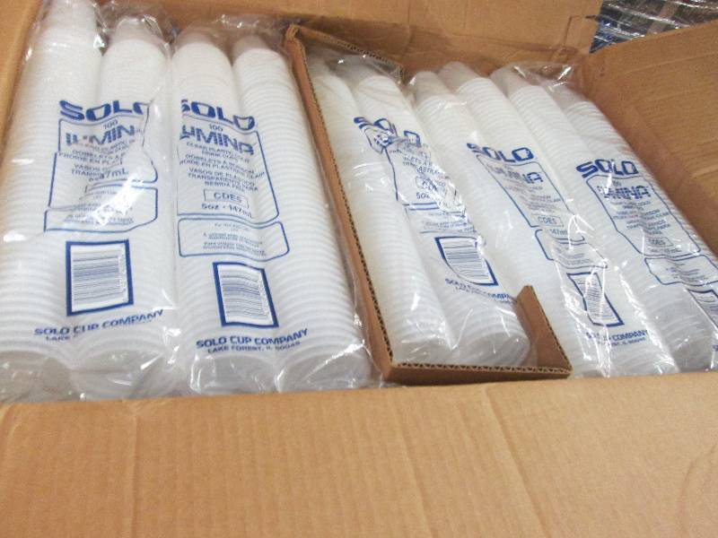 lot 124 image: Case of 25 100 packs of 5 oz Solo ...
