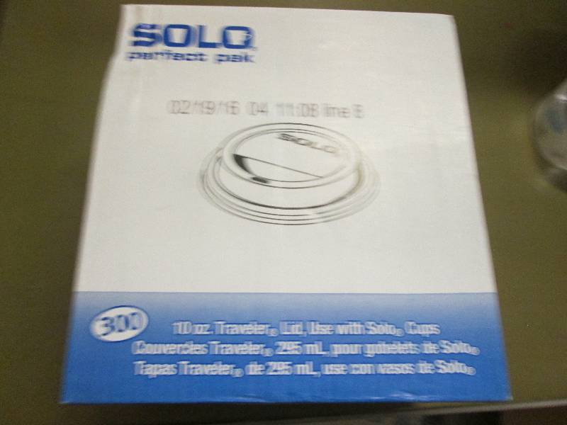 lot 134 image: Box of 300 Solo 10 oz Travel Lids...
