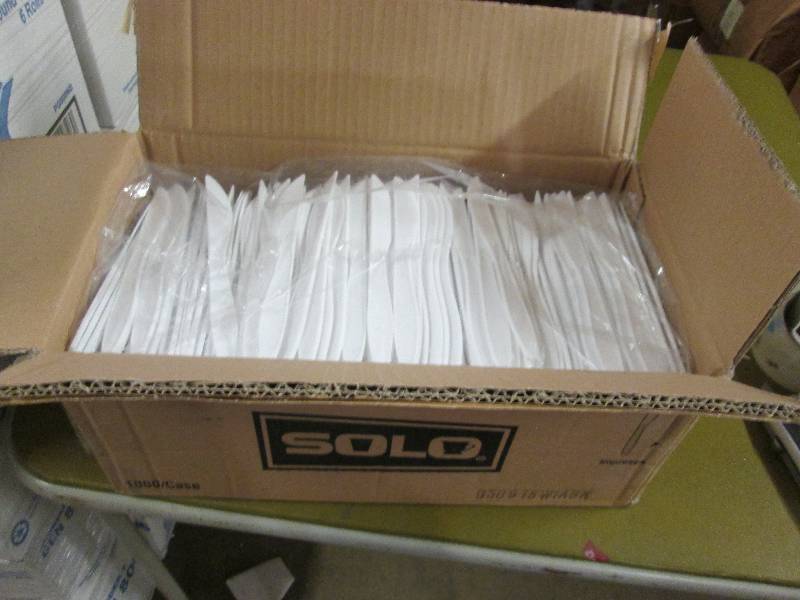 lot 164 image: Box of 1000 Bulk Packed Solo Heavy ...