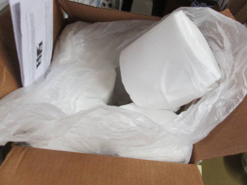 lot 174 image: Box of 6 Rolls of Flex Wipes ...