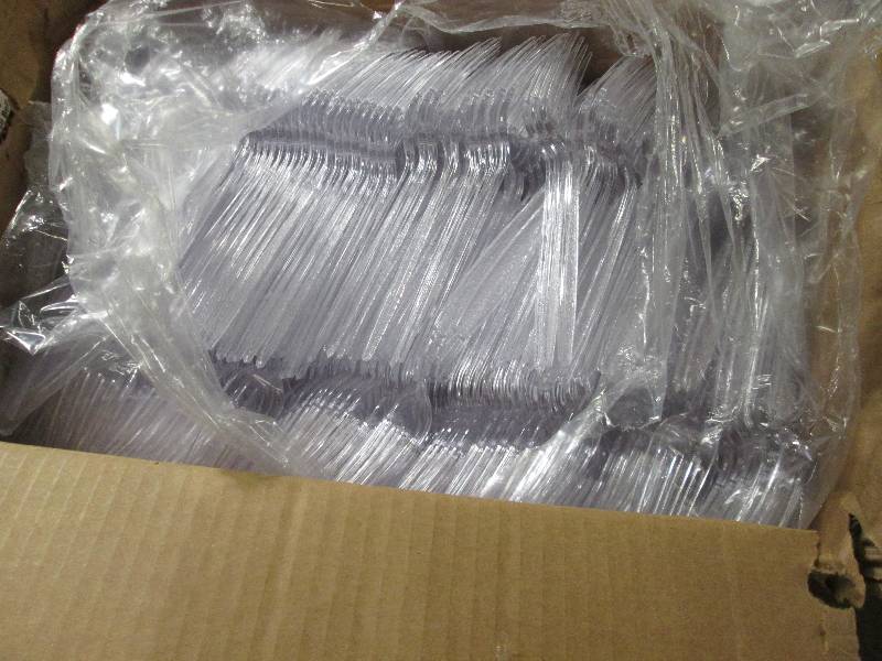lot 177 image: Box of 1000 Bulk Packed Solo Heavy ...
