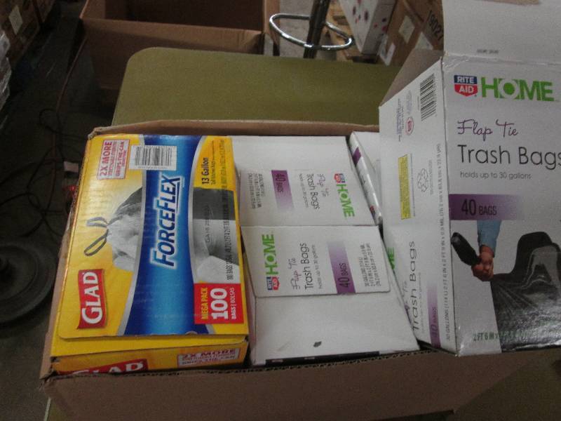 lot 194 image: 1 Box Glad Force Flex Kitchen Bags ...