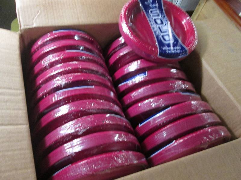 lot 213 image: Case of 20 packs of 25 9 inch Red S...