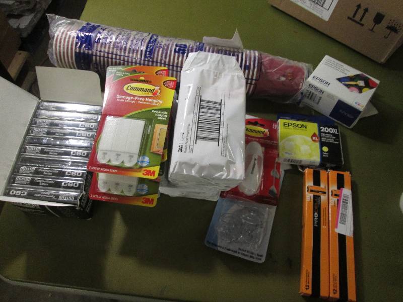 lot 222 image: 6-9 pks 3M Medium Hanging Strips, 1...