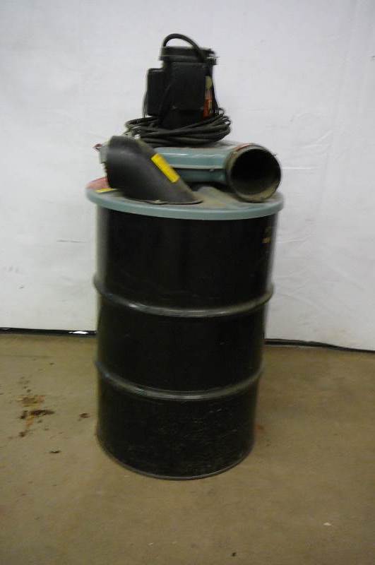 lot 32 image: Delta Dust Collector Drum Mount with Hoses CFM1100, Reliance Duty Master A-C Motor 2 HP  230 Volts 1 Phase  60HZDrum  Hoses  Bag
