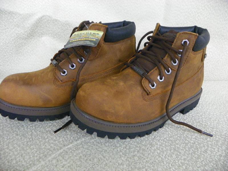 lot 462 image: Skechers MN Verdict, 6 eye boots, size 8.5 mens, Utility Footware